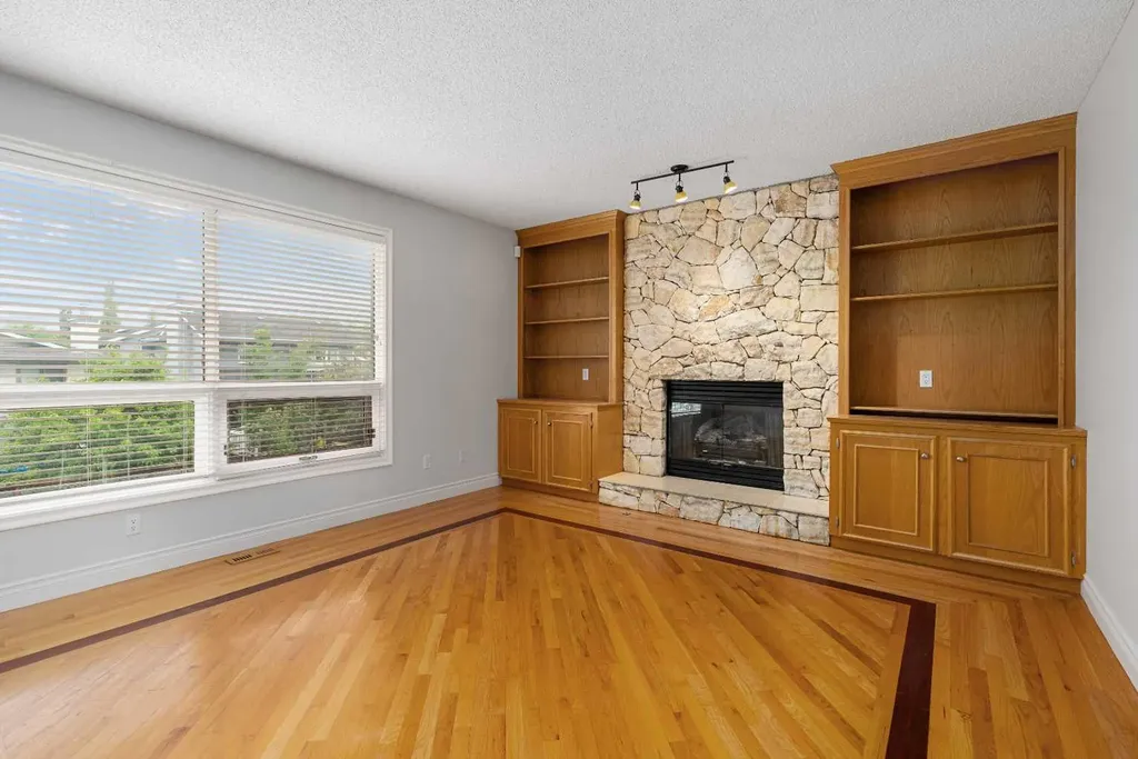 112 Hawkford Crescent NW Calgary AB T3G 3G4