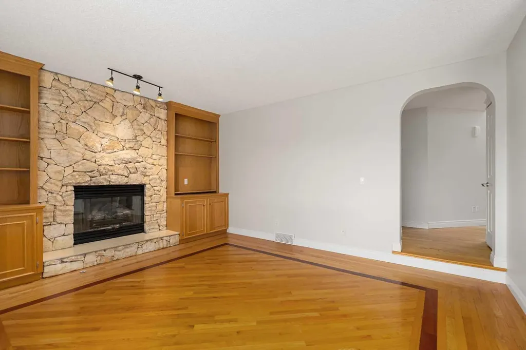 112 Hawkford Crescent NW Calgary AB T3G 3G4