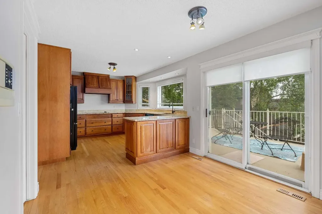 112 Hawkford Crescent NW Calgary AB T3G 3G4