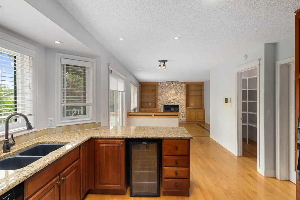 112 Hawkford Crescent NW Calgary AB T3G 3G4