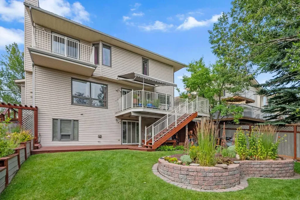 112 Hawkford Crescent NW Calgary AB T3G 3G4