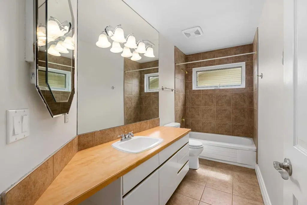 112 Hawkford Crescent NW Calgary AB T3G 3G4