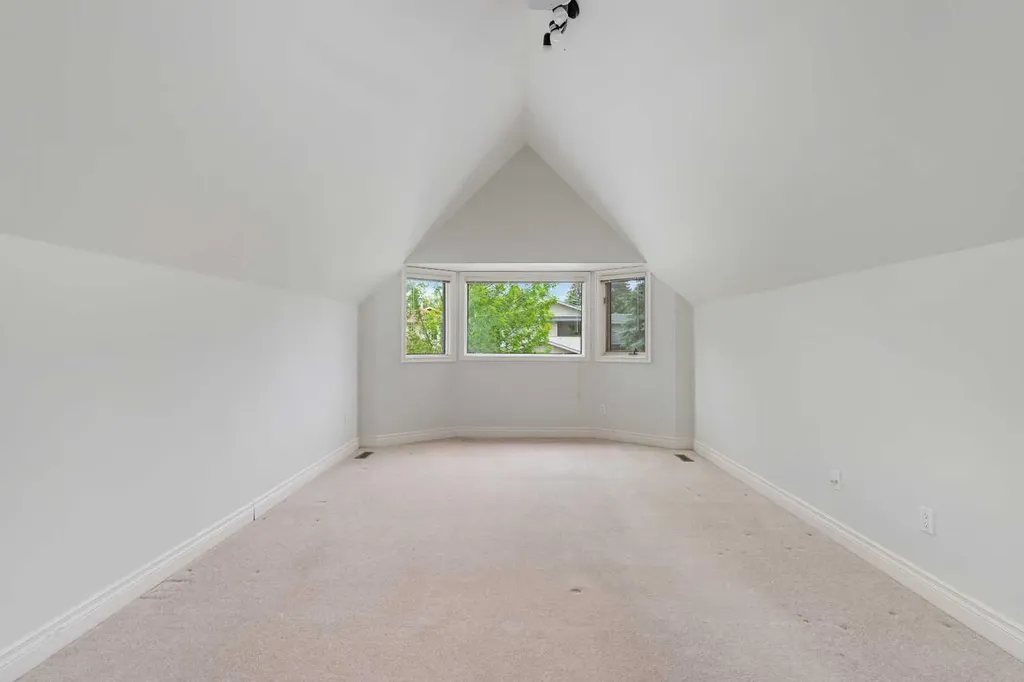 112 Hawkford Crescent NW Calgary AB T3G 3G4