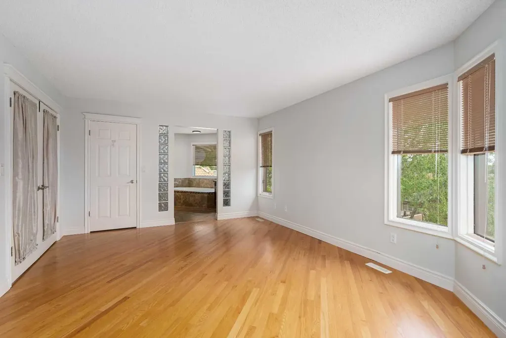 112 Hawkford Crescent NW Calgary AB T3G 3G4