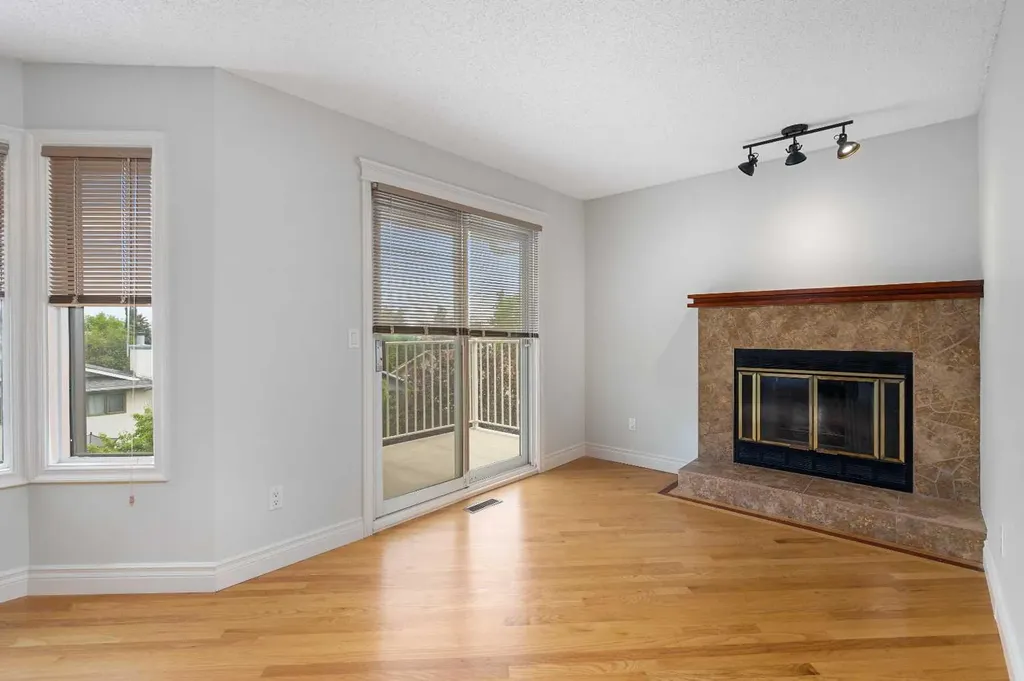 112 Hawkford Crescent NW Calgary AB T3G 3G4