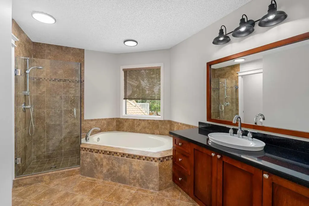 112 Hawkford Crescent NW Calgary AB T3G 3G4