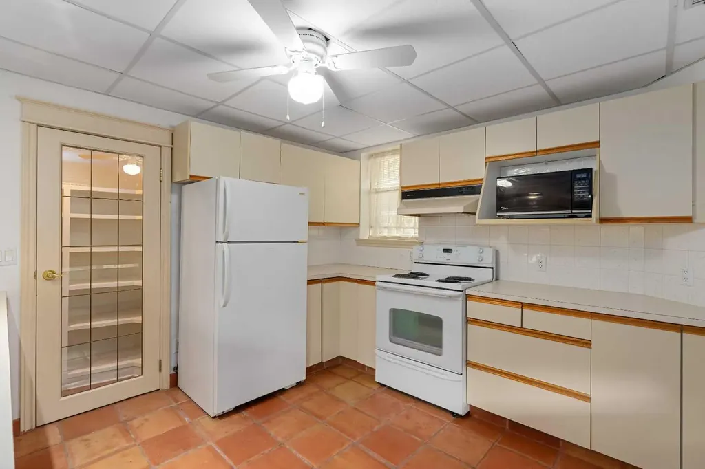 112 Hawkford Crescent NW Calgary AB T3G 3G4