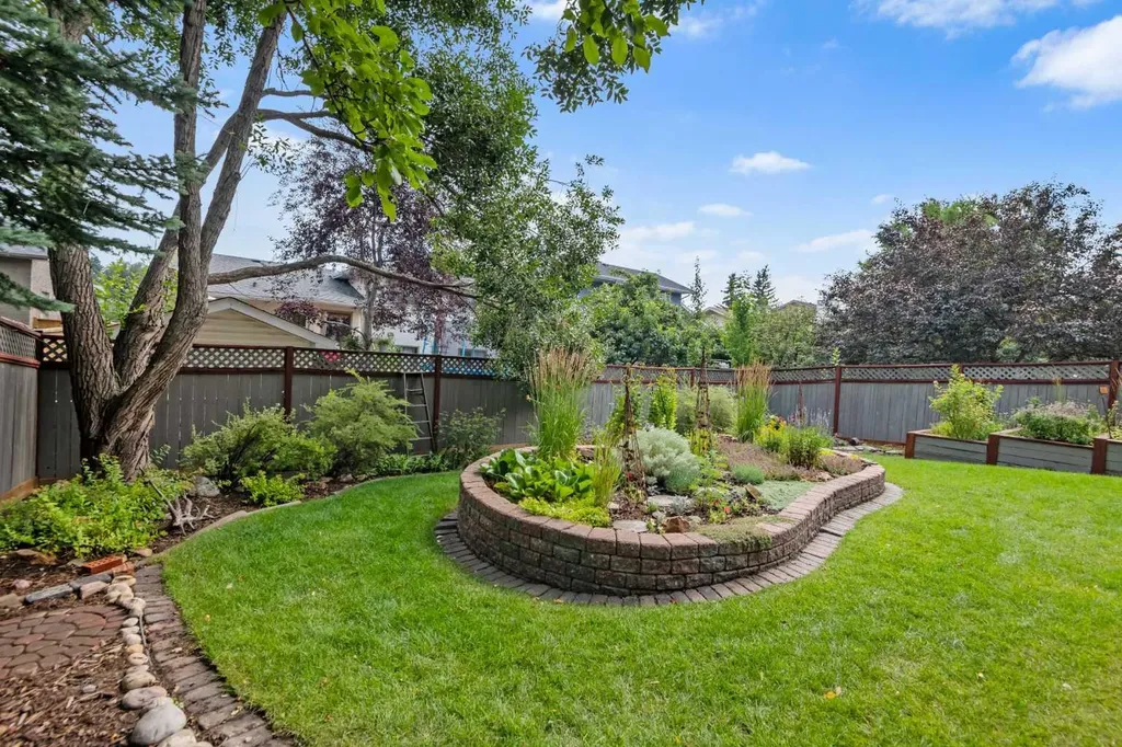112 Hawkford Crescent NW Calgary AB T3G 3G4