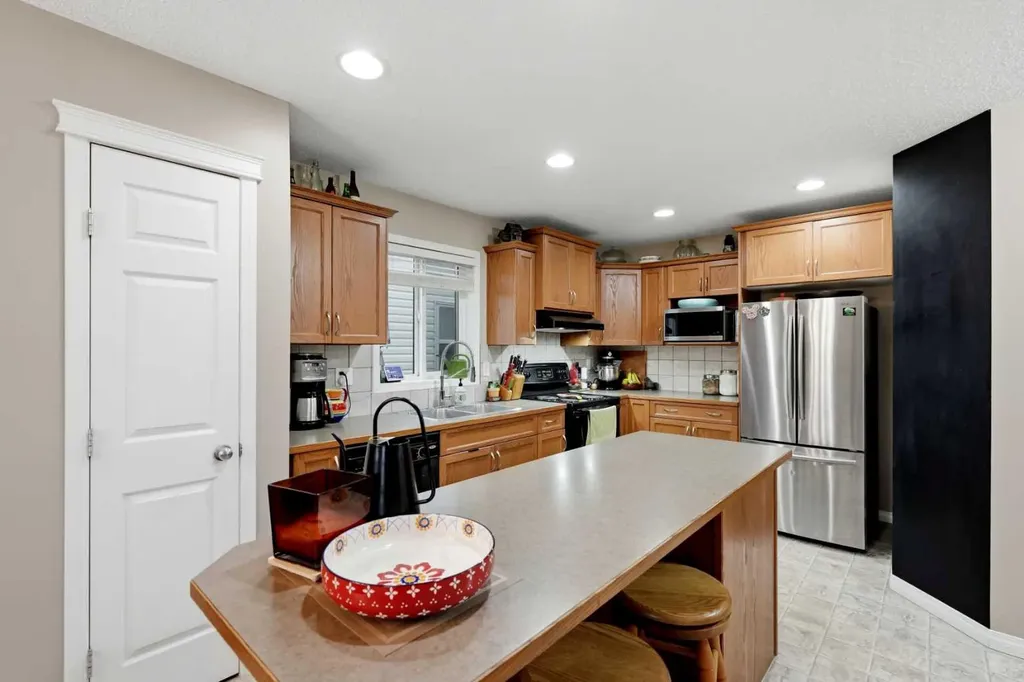 2055 Reunion Boulevard NW Airdrie AB T4B 0J2