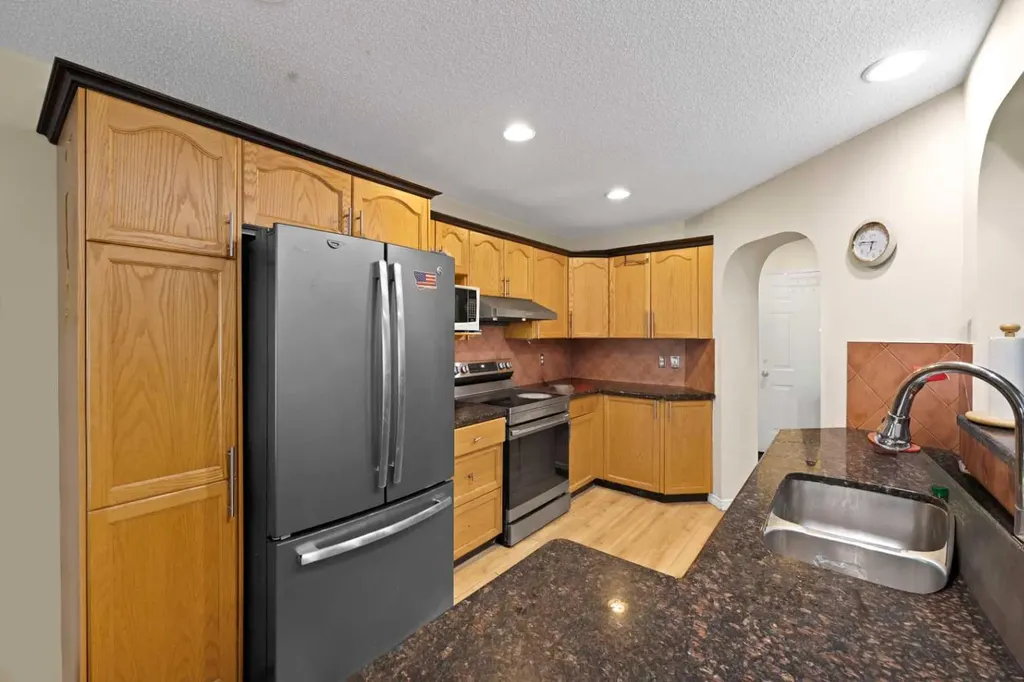 25 Martha's Meadow Place NE Calgary AB T3J 4H6