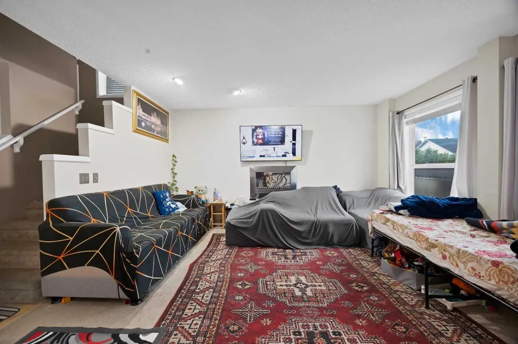 25 Martha's Meadow Place NE Calgary AB T3J 4H6
