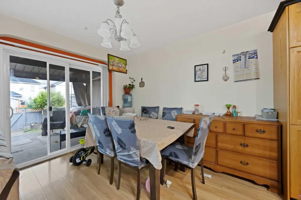 25 Martha's Meadow Place NE Calgary AB T3J 4H6