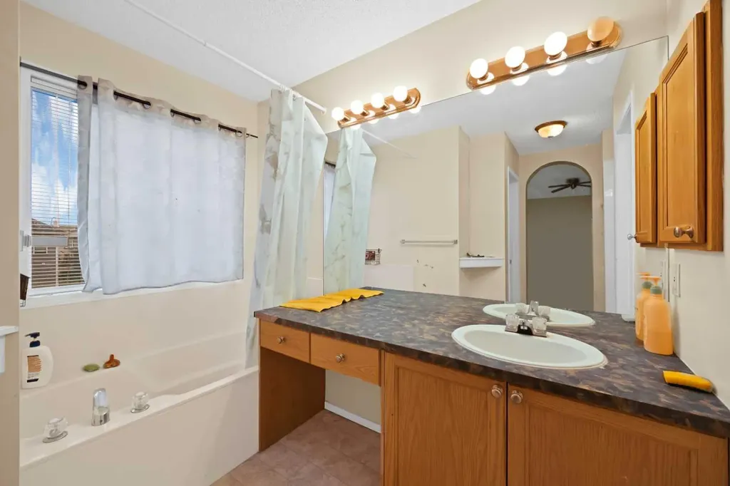 25 Martha's Meadow Place NE Calgary AB T3J 4H6