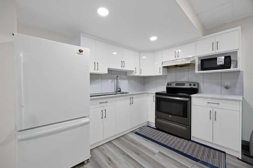 25 Martha's Meadow Place NE Calgary AB T3J 4H6