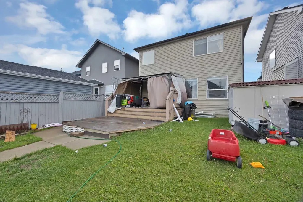 25 Martha's Meadow Place NE Calgary AB T3J 4H6