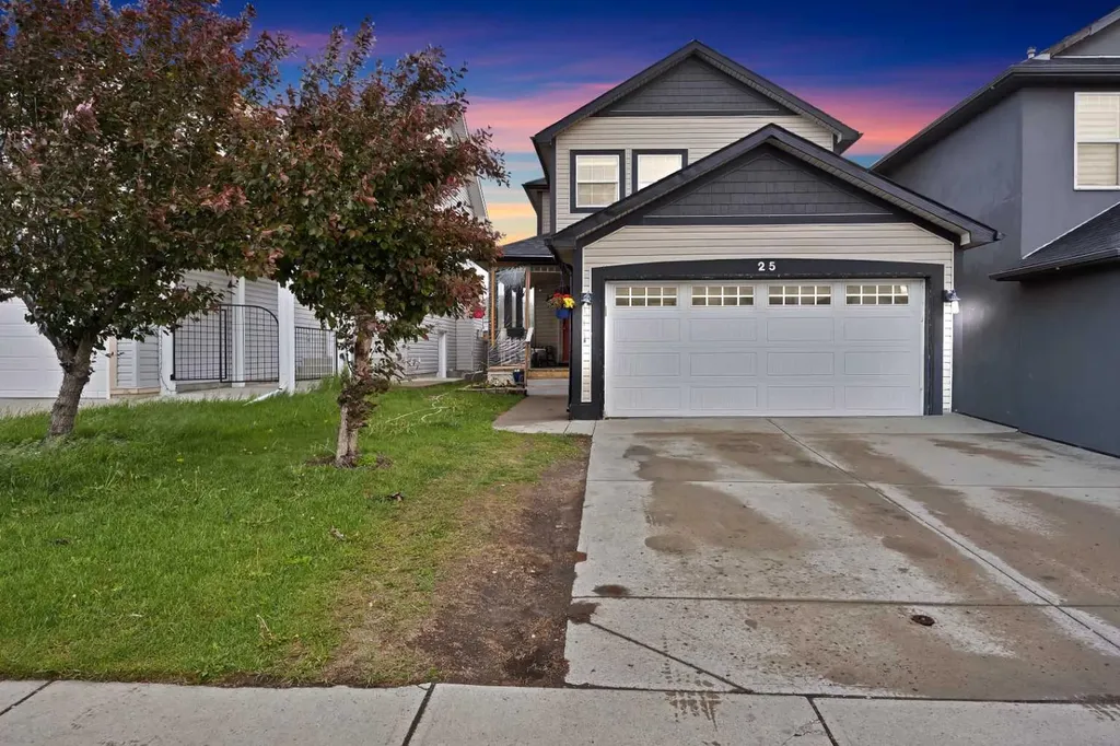 25 Martha's Meadow Place NE Calgary AB T3J 4H6