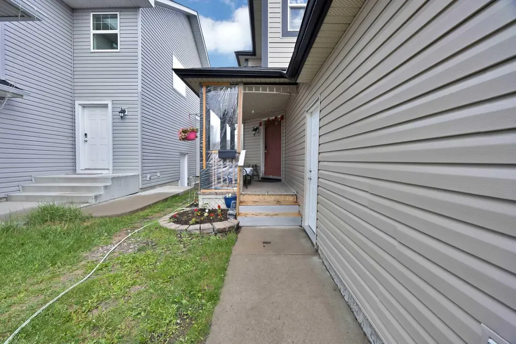25 Martha's Meadow Place NE Calgary AB T3J 4H6