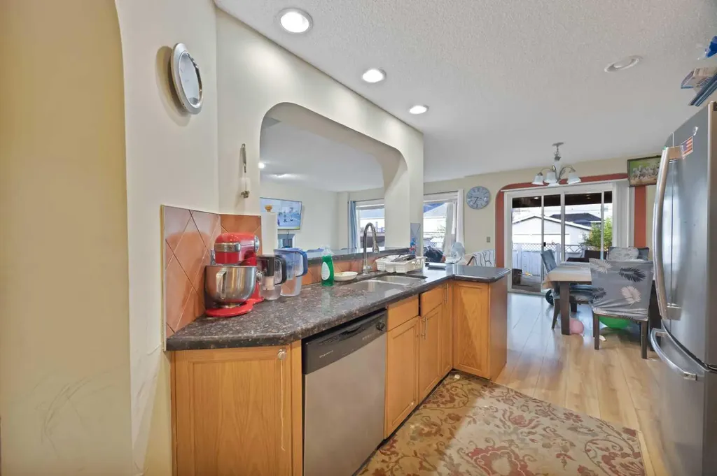 25 Martha's Meadow Place NE Calgary AB T3J 4H6