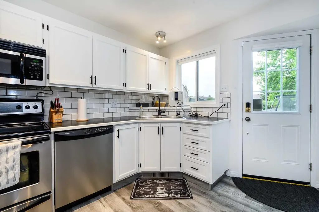 5430 45 Street Lacombe AB T4L 1H1