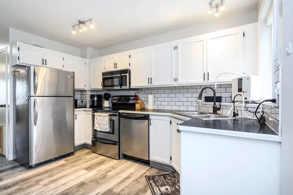 5430 45 Street Lacombe AB T4L 1H1