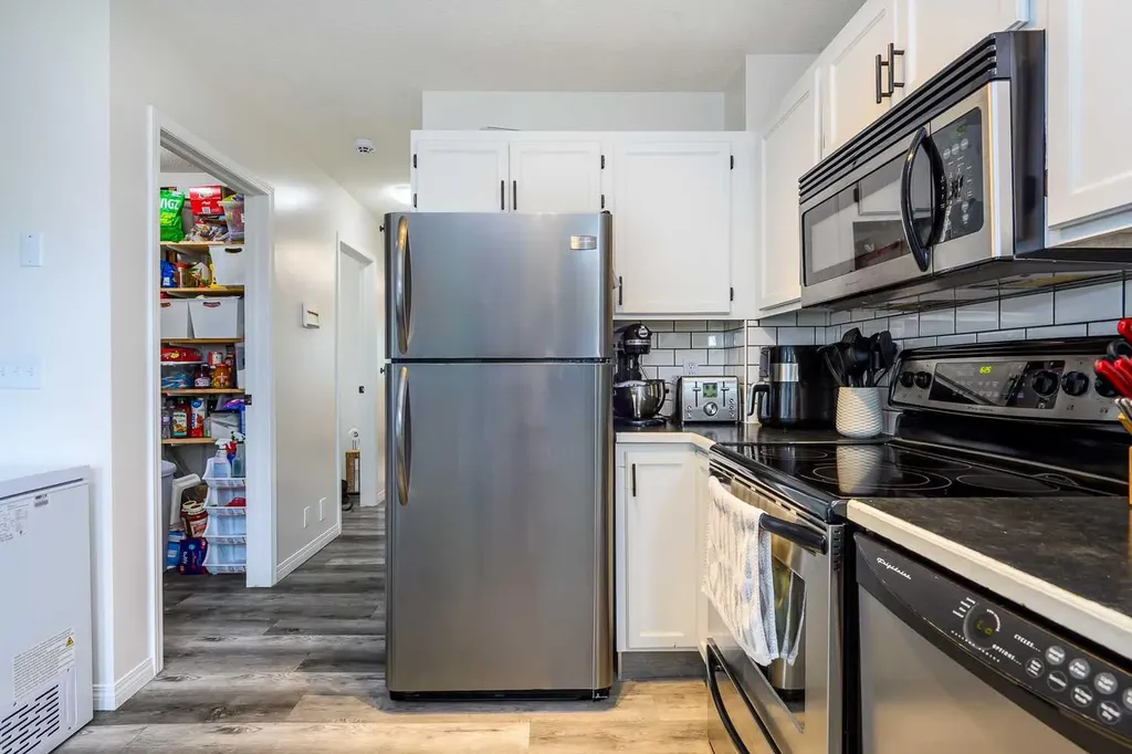 5430 45 Street Lacombe AB T4L 1H1
