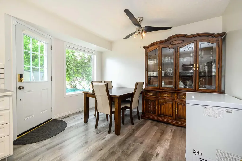 5430 45 Street Lacombe AB T4L 1H1
