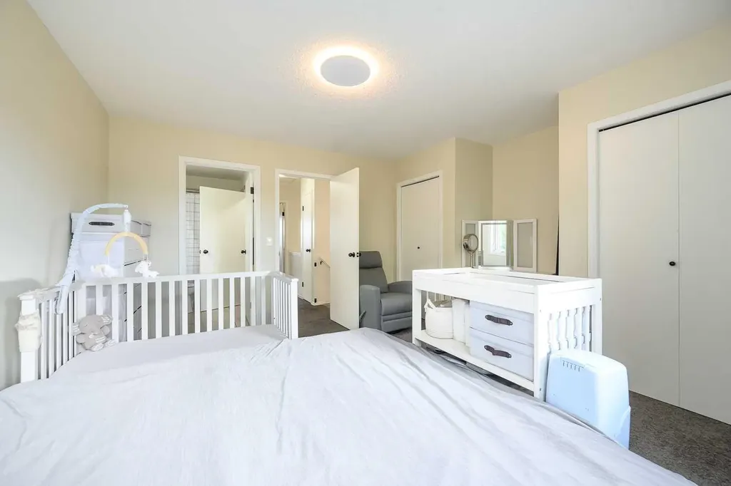 5430 45 Street Lacombe AB T4L 1H1