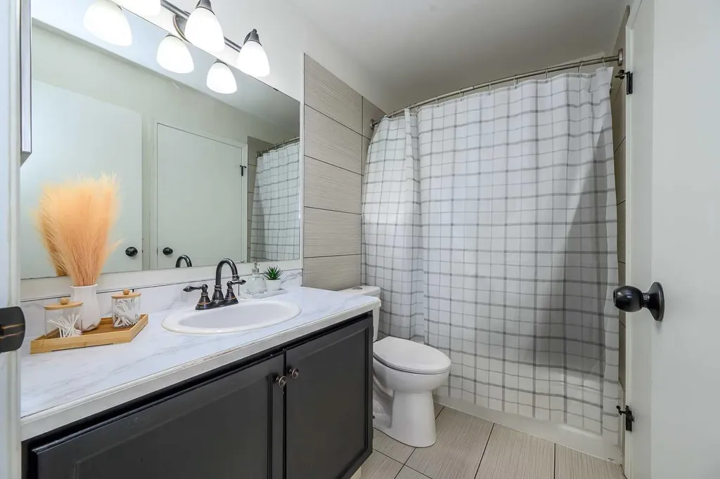 5430 45 Street Lacombe AB T4L 1H1