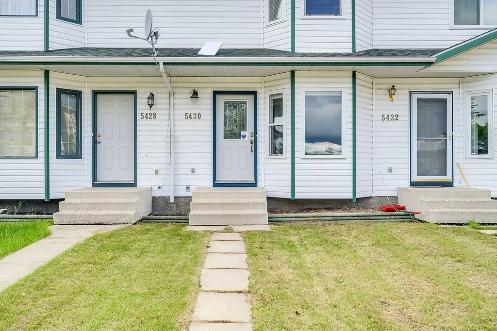 5430 45 Street Lacombe AB T4L 1H1