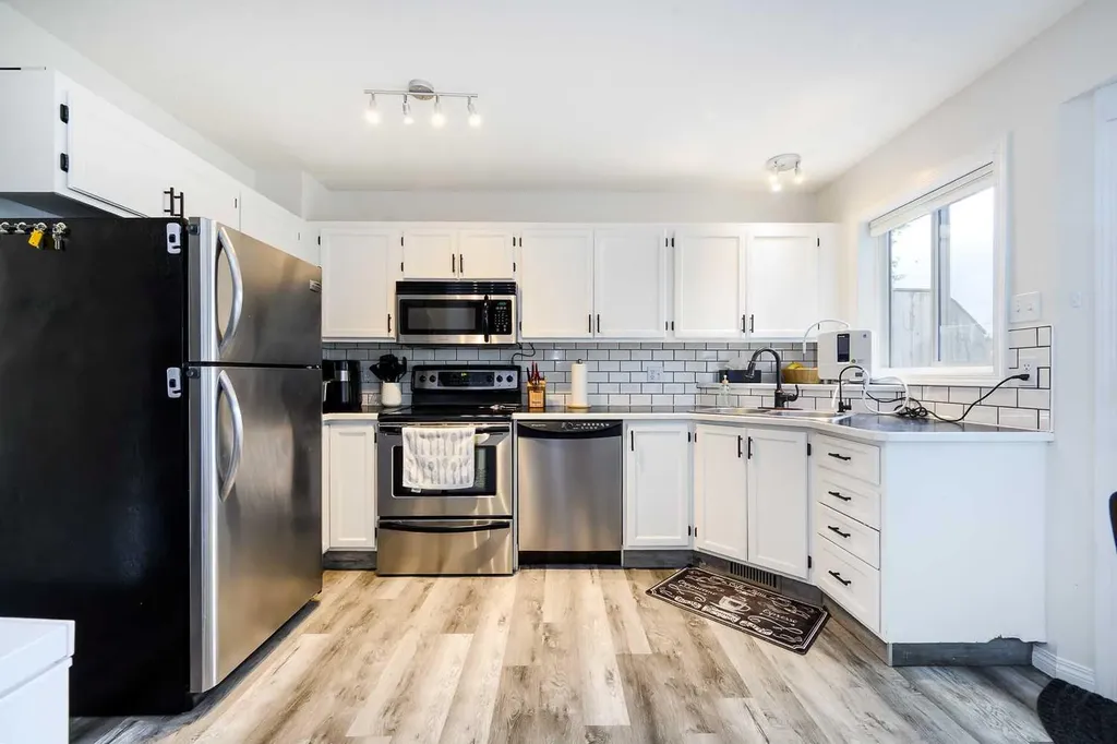 5430 45 Street Lacombe AB T4L 1H1