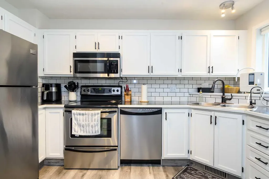 5430 45 Street Lacombe AB T4L 1H1