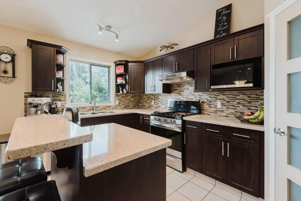 9854 66 Avenue Grande Prairie AB T8W2S1