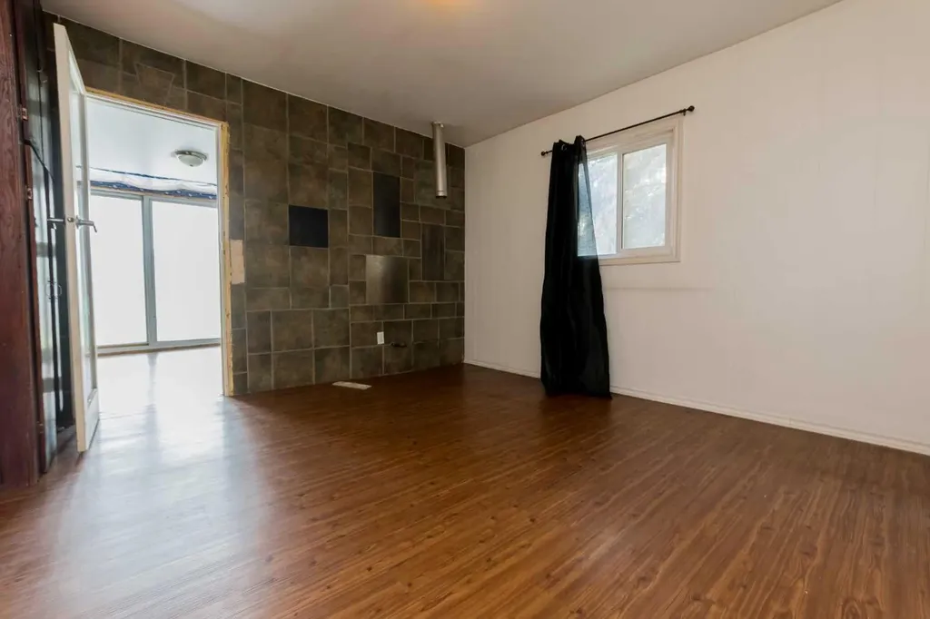 206 7th Street Beaverlodge AB T0H 0C0
