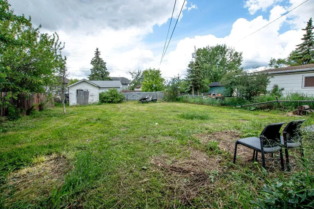 206 7th Street Beaverlodge AB T0H 0C0