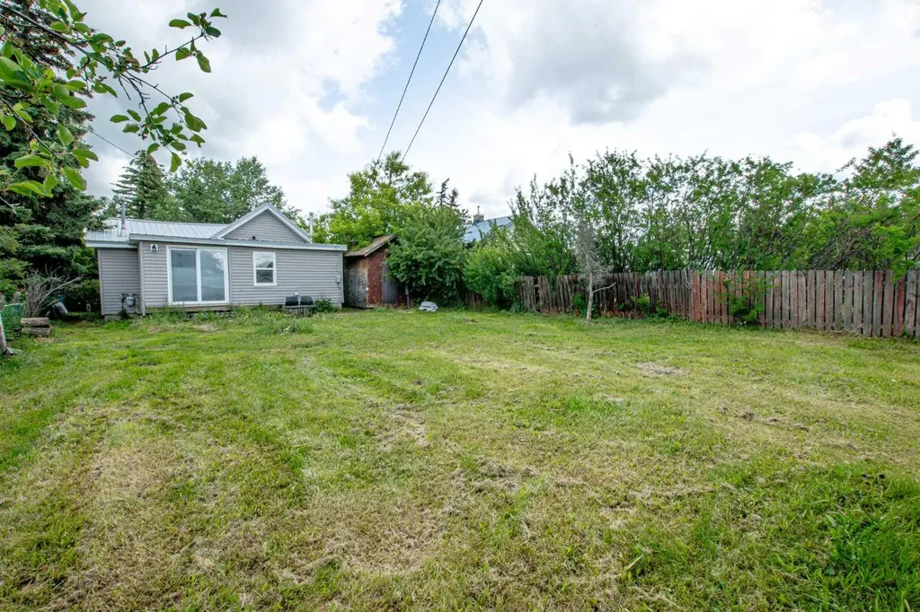 206 7th Street Beaverlodge AB T0H 0C0