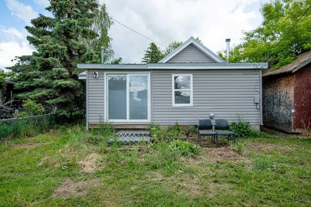 206 7th Street Beaverlodge AB T0H 0C0