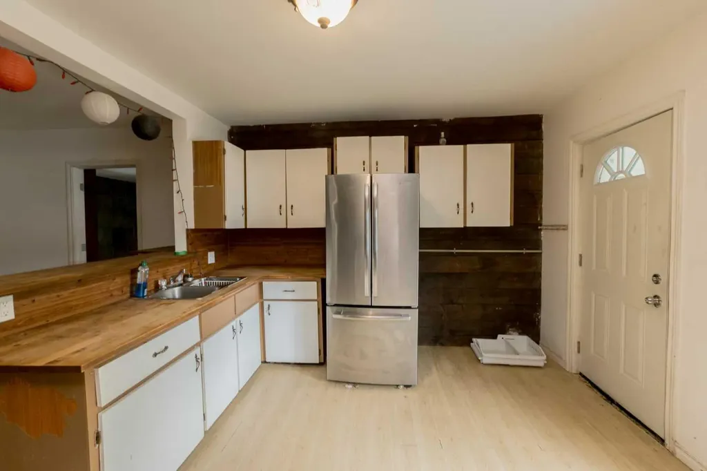206 7th Street Beaverlodge AB T0H 0C0