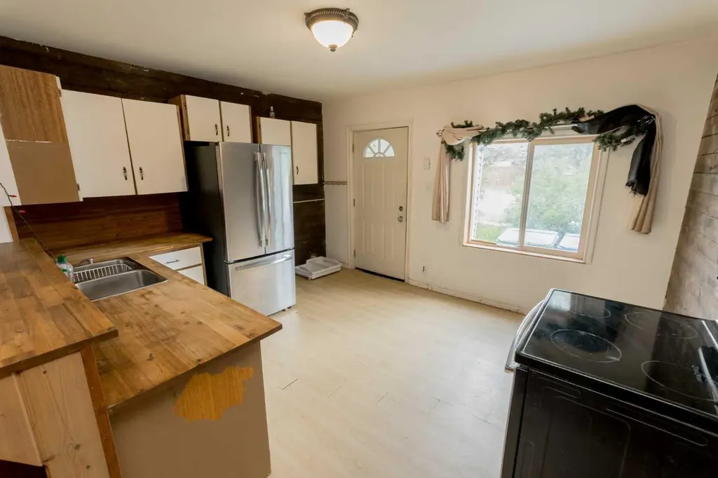 206 7th Street Beaverlodge AB T0H 0C0