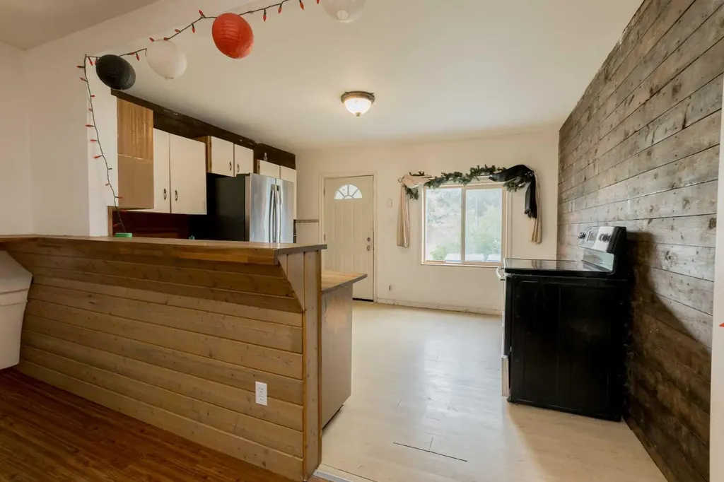 206 7th Street Beaverlodge AB T0H 0C0