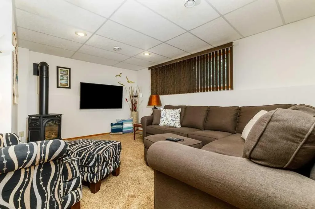 70 Douglas Avenue Red Deer AB T4R 2G6