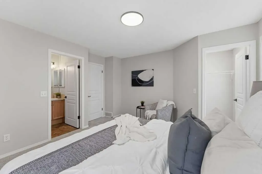 115 Elgin Meadows View SE Calgary AB T2Z0E9