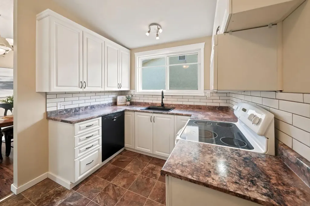4233 33 Street Red Deer AB T4N 0N1