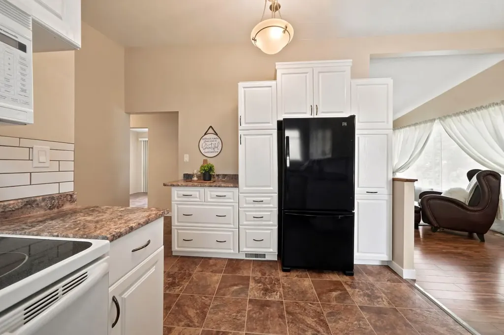 4233 33 Street Red Deer AB T4N 0N1