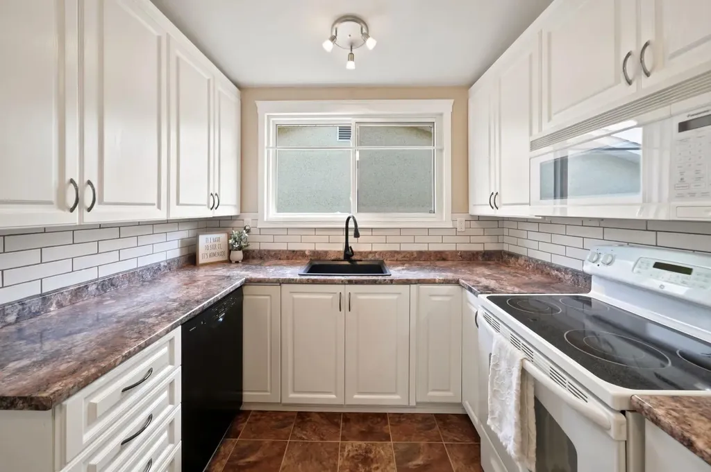 4233 33 Street Red Deer AB T4N 0N1