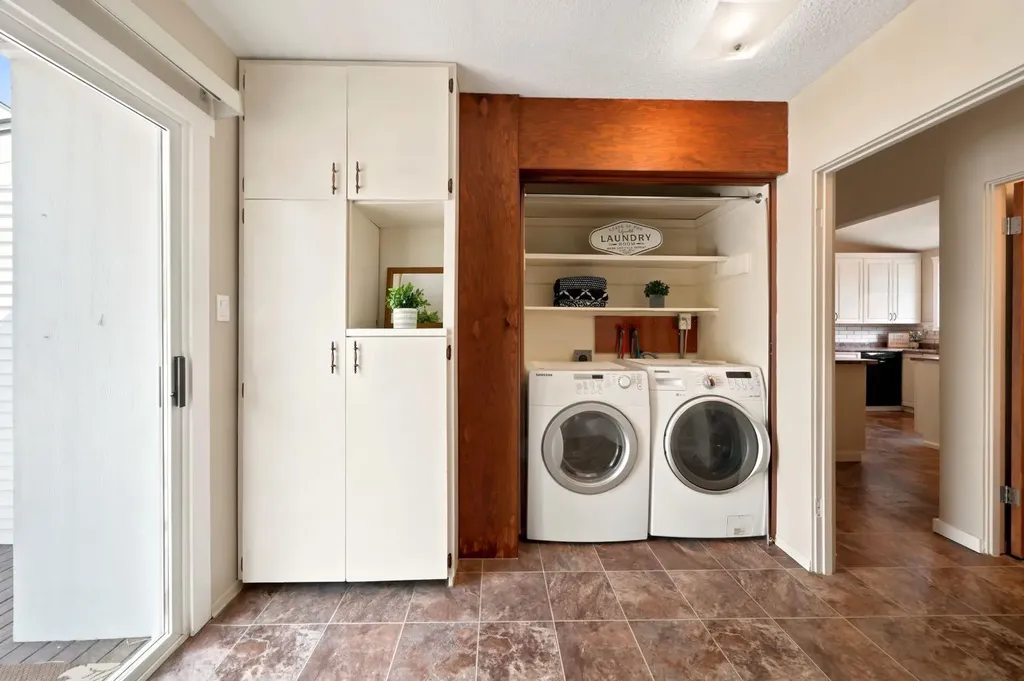 4233 33 Street Red Deer AB T4N 0N1