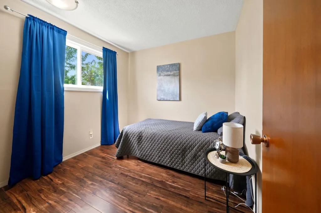 4233 33 Street Red Deer AB T4N 0N1