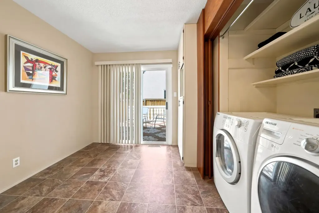 4233 33 Street Red Deer AB T4N 0N1