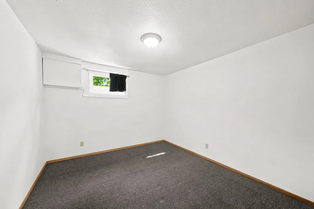 4233 33 Street Red Deer AB T4N 0N1
