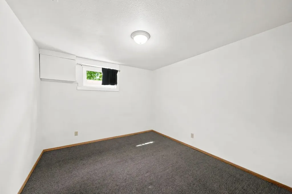 4233 33 Street Red Deer AB T4N 0N1