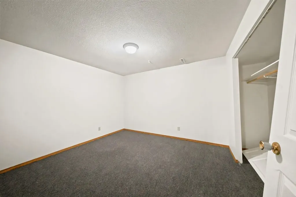 4233 33 Street Red Deer AB T4N 0N1